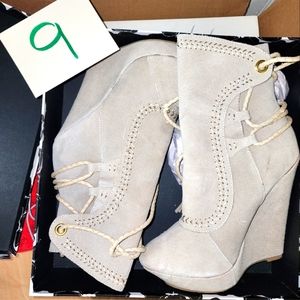 Women's size 9 heeled boots